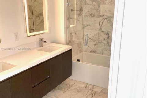 Condominio en alquiler en Miami, Florida, 1 dormitorio, 87.05 m2 № 1992090 - foto 9