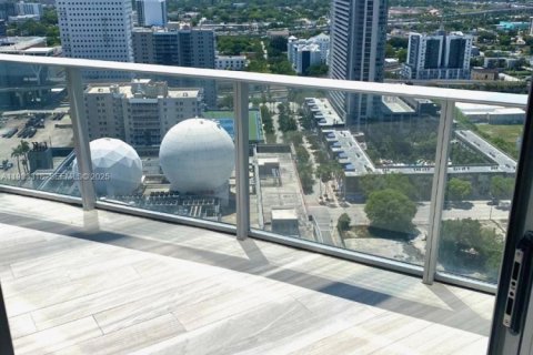 Condominio en alquiler en Miami, Florida, 1 dormitorio, 87.05 m2 № 1992090 - foto 13