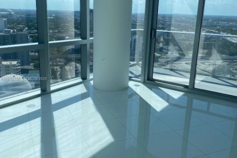Condominio en alquiler en Miami, Florida, 1 dormitorio, 87.05 m2 № 1992090 - foto 11