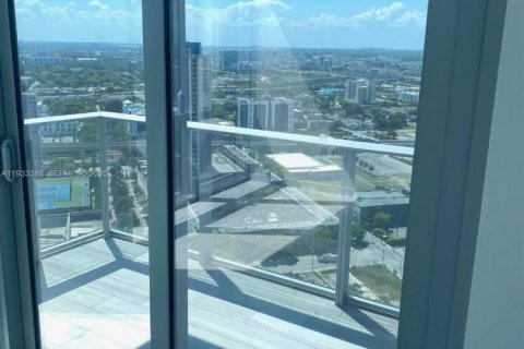 Condominio en alquiler en Miami, Florida, 1 dormitorio, 87.05 m2 № 1992090 - foto 12