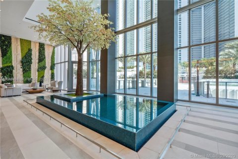 Condominio en alquiler en Miami, Florida, 1 dormitorio, 87.05 m2 № 1992090 - foto 25