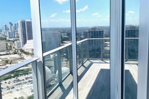 Condominio en alquiler en Miami, Florida, 1 dormitorio, 87.05 m2 № 1992090 - foto 7