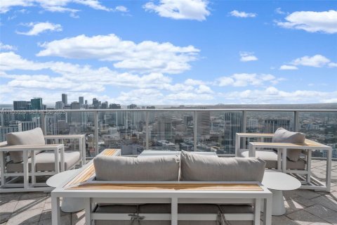 Condominio en alquiler en Miami, Florida, 1 dormitorio, 87.05 m2 № 1992090 - foto 16