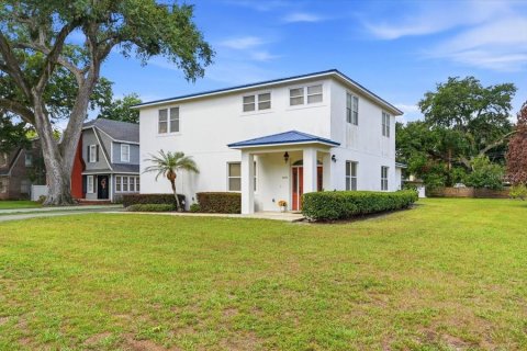 House in Lakeland, Florida 3 bedrooms, 280.94 sq.m. № 2094753