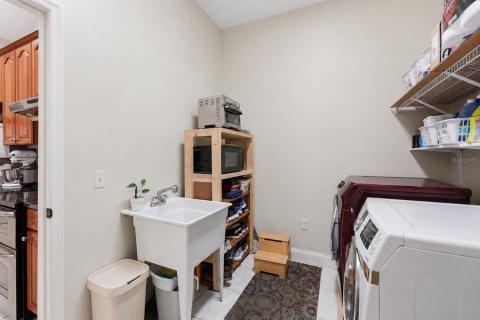House in Lakeland, Florida 3 bedrooms, 280.94 sq.m. № 2094753 - photo 21