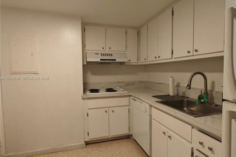Condo in Miami, Florida, 2 bedrooms  № 2173744 - photo 30