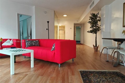 Condo in Miami, Florida, 2 bedrooms  № 2173744 - photo 13