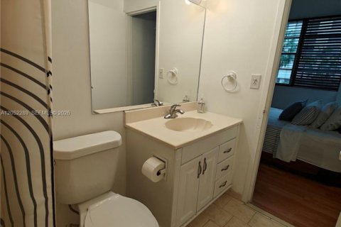 Condo in Miami, Florida, 2 bedrooms  № 2173744 - photo 24