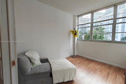 Condo in Miami, Florida, 2 bedrooms  № 2173744 - photo 16