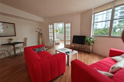 Condo in Miami, Florida, 2 bedrooms  № 2173744 - photo 27