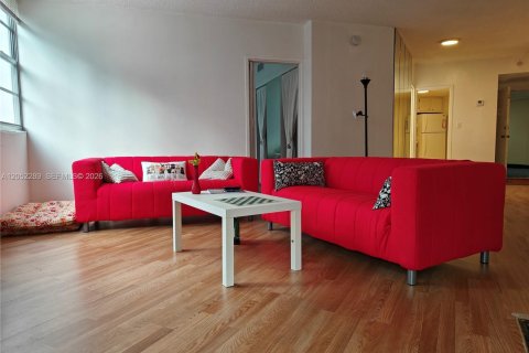 Condo in Miami, Florida, 2 bedrooms  № 2173744 - photo 12