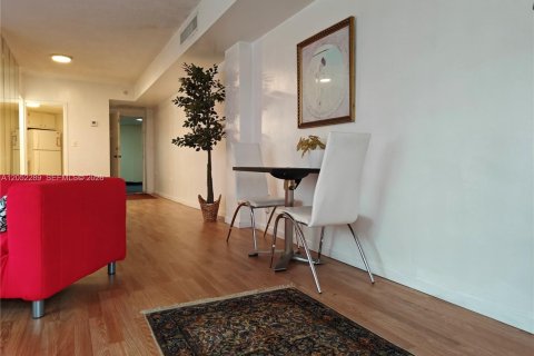 Condo in Miami, Florida, 2 bedrooms  № 2173744 - photo 14
