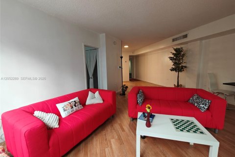 Condo in Miami, Florida, 2 bedrooms  № 2173744 - photo 10