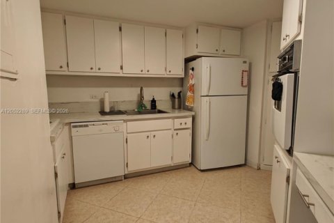 Condo in Miami, Florida, 2 bedrooms  № 2173744 - photo 29