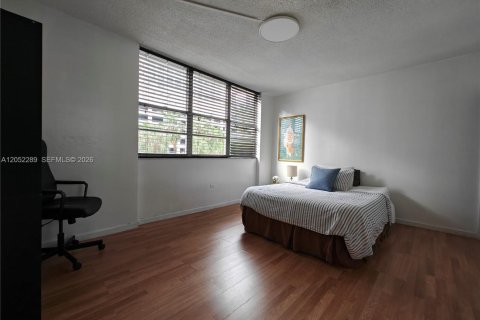 Condo in Miami, Florida, 2 bedrooms  № 2173744 - photo 21