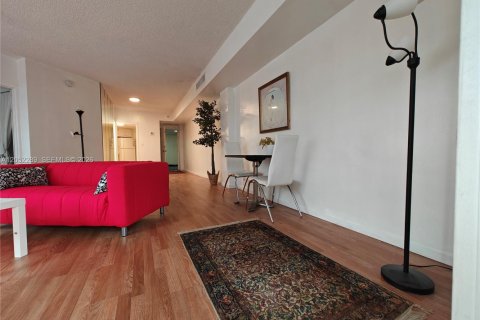 Condo in Miami, Florida, 2 bedrooms  № 2173744 - photo 15