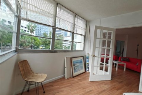 Condo in Miami, Florida, 2 bedrooms  № 2173744 - photo 17