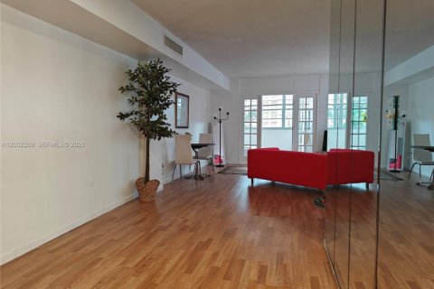 Condo in Miami, Florida, 2 bedrooms  № 2173744 - photo 4