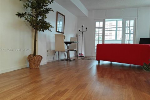 Condo in Miami, Florida, 2 bedrooms  № 2173744 - photo 5