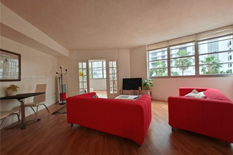 Condo in Miami, Florida, 2 bedrooms  № 2173744 - photo 7