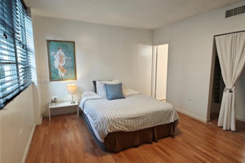 Condo in Miami, Florida, 2 bedrooms  № 2173744 - photo 25
