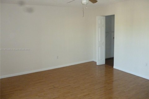 Снять в аренду квартиру в Майами, Флорида 2 спальни, 94.02м2, № 1951722 - фото 8