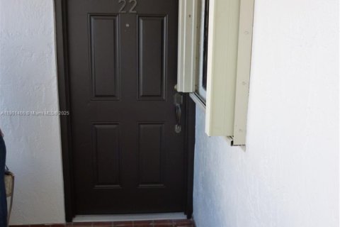 Снять в аренду квартиру в Майами, Флорида 2 спальни, 94.02м2, № 1951722 - фото 2