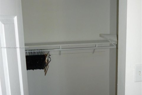 Снять в аренду квартиру в Майами, Флорида 2 спальни, 94.02м2, № 1951722 - фото 9