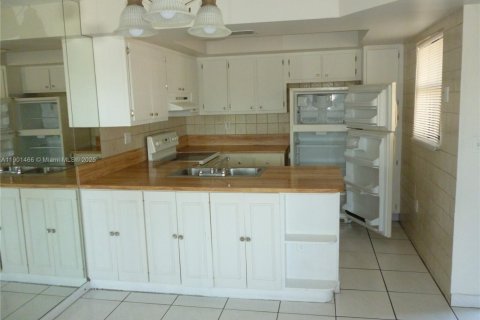 Снять в аренду квартиру в Майами, Флорида 2 спальни, 94.02м2, № 1951722 - фото 7