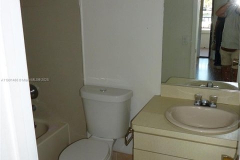 Снять в аренду квартиру в Майами, Флорида 2 спальни, 94.02м2, № 1951722 - фото 10