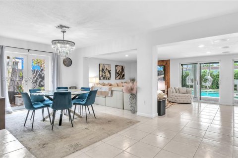 Снять в аренду виллу или дом в Окленд-Парк, Флорида 3 спальни, 145.02м2, № 2017557 - фото 9