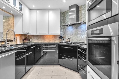 Снять в аренду виллу или дом в Окленд-Парк, Флорида 3 спальни, 145.02м2, № 2017557 - фото 21