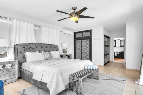 Снять в аренду виллу или дом в Окленд-Парк, Флорида 3 спальни, 145.02м2, № 2017557 - фото 29