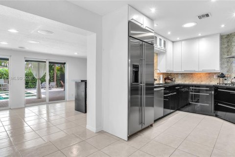 Снять в аренду виллу или дом в Окленд-Парк, Флорида 3 спальни, 145.02м2, № 2017557 - фото 19