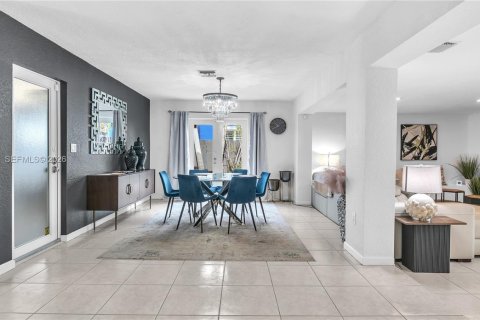 Снять в аренду виллу или дом в Окленд-Парк, Флорида 3 спальни, 145.02м2, № 2017557 - фото 10