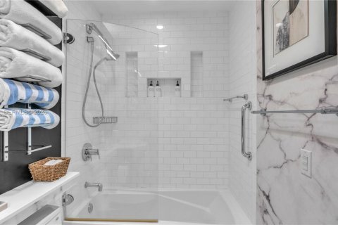 Снять в аренду виллу или дом в Окленд-Парк, Флорида 3 спальни, 145.02м2, № 2017557 - фото 27