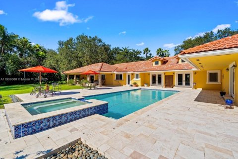 House in Pinecrest, Florida 5 bedrooms, 387.03 sq.m. № 1964414 - photo 2