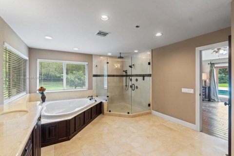 House in Pinecrest, Florida 5 bedrooms, 387.03 sq.m. № 1964414 - photo 26