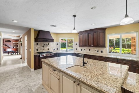 House in Pinecrest, Florida 5 bedrooms, 387.03 sq.m. № 1964414 - photo 23