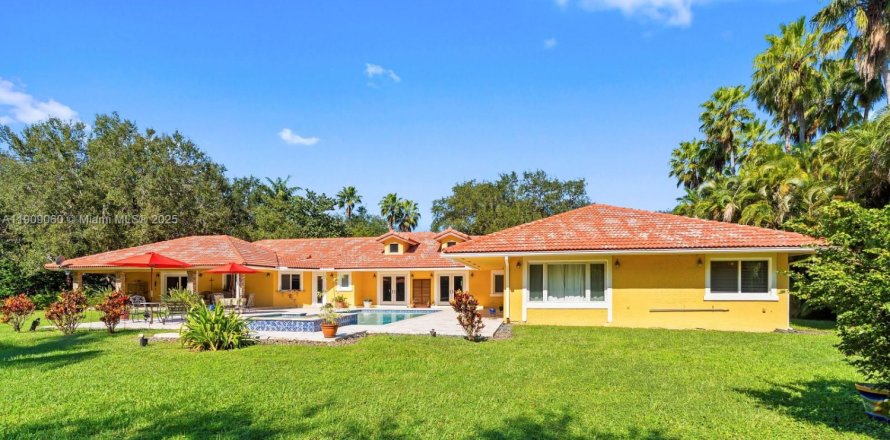 House in Pinecrest, Florida 5 bedrooms, 387.03 sq.m. № 1964414
