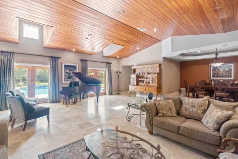 House in Pinecrest, Florida 5 bedrooms, 387.03 sq.m. № 1964414 - photo 11