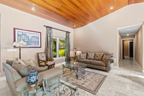 House in Pinecrest, Florida 5 bedrooms, 387.03 sq.m. № 1964414 - photo 9