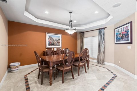 House in Pinecrest, Florida 5 bedrooms, 387.03 sq.m. № 1964414 - photo 14