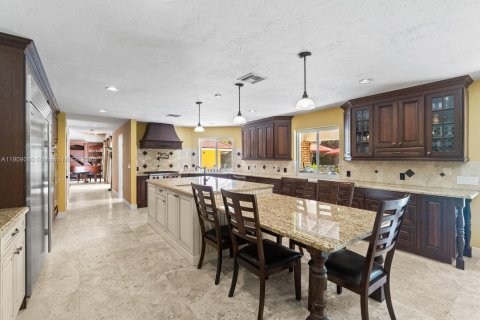House in Pinecrest, Florida 5 bedrooms, 387.03 sq.m. № 1964414 - photo 16