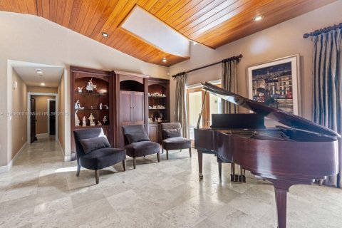 House in Pinecrest, Florida 5 bedrooms, 387.03 sq.m. № 1964414 - photo 10