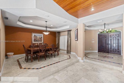 House in Pinecrest, Florida 5 bedrooms, 387.03 sq.m. № 1964414 - photo 13