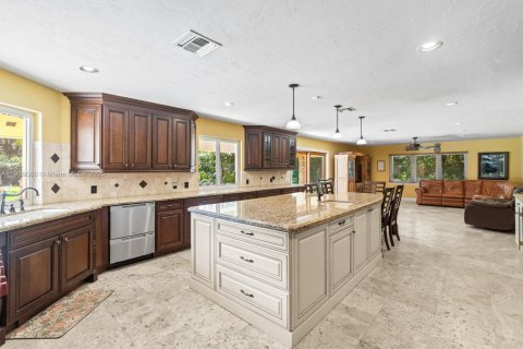 House in Pinecrest, Florida 5 bedrooms, 387.03 sq.m. № 1964414 - photo 17
