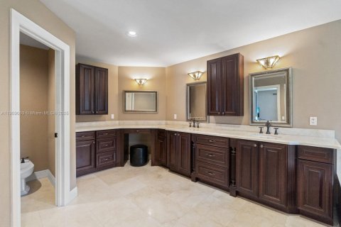 House in Pinecrest, Florida 5 bedrooms, 387.03 sq.m. № 1964414 - photo 29