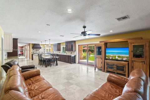 House in Pinecrest, Florida 5 bedrooms, 387.03 sq.m. № 1964414 - photo 21