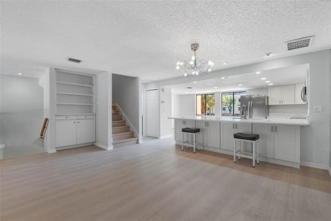 Adosado en venta en Treasure Island, Florida, 3 dormitorios, 197.88 m2 № 2151770 - foto 20